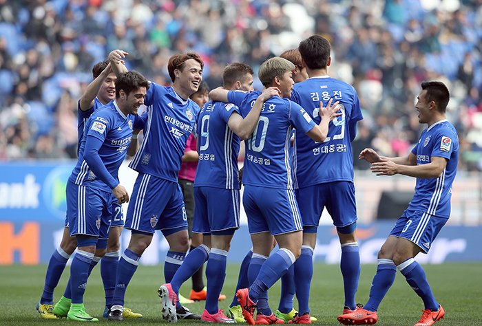 soi kèo Ulsan Hyundai FC vs Gwangju Football Club