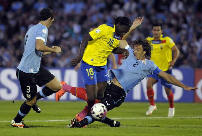 Soi kèo Uruguay vs Ecuador